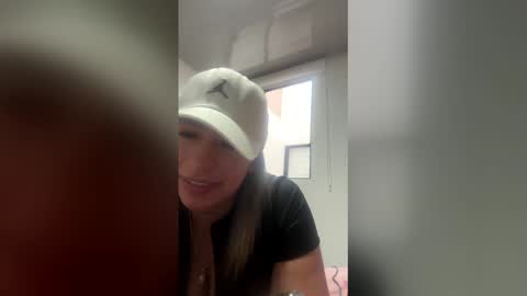 ambar_cortes online show from February 5, 9:52 pm