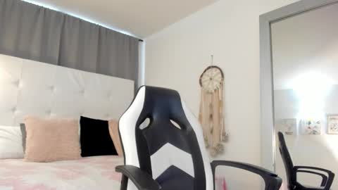 Amber Novoa online show from February 8, 1:36 pm