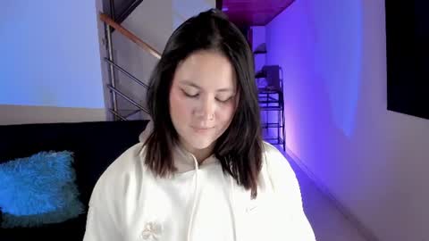 Vivi  online show from July 14, 3:33 am