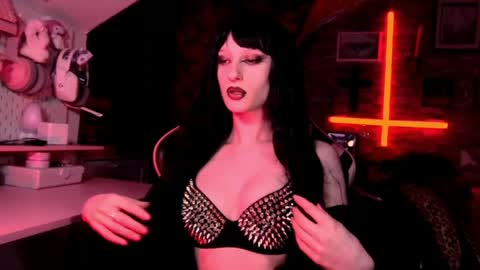 DEMONESS AMBER 666 online show from May 23, 3:34 am