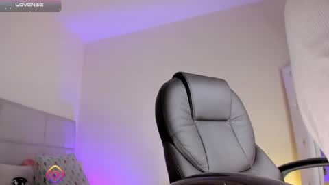 Snapshot of ambermiller04 chatting on February 11, 12:21 pm Amber online show from February 11, 12:21 pm