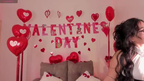 Snapshot of ambermiller04 chatting on February 14, 5:37 am Amber online show from February 14, 5:37 am