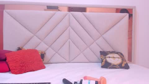 Snapshot of amberqueenx1 chatting on February 21, 12:06 pm amberqueenx1 online show from February 21, 12:06 pm