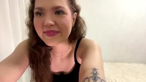 Mia online show from June 21, 5:04 pm