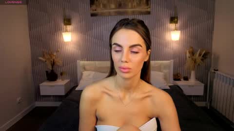 amelia online show from April 26, 1:25 am