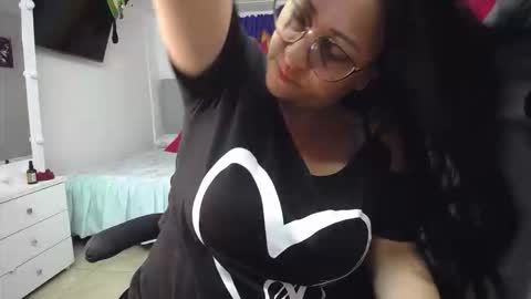 Snapshot of amelia_rizo chatting on February 13, 11:01 pm Amelia online show from February 13, 11:01 pm