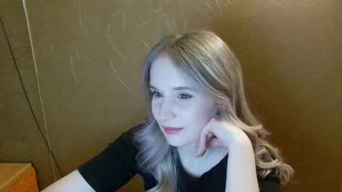 Snapshot of ameliaa333 chatting on May 16, 7:01 pm Amelia online show from May 16, 7:01 pm