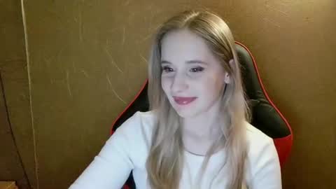 Snapshot of ameliaa333 chatting on June 18, 6:45 pm Amelia online show from June 18, 6:45 pm
