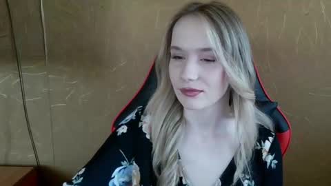 Snapshot of ameliaa333 chatting on June 23, 8:34 am Amelia online show from June 23, 8:34 am