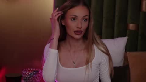 Amelia online show from April 10, 5:23 am