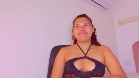 Snapshot of amelialaurent_ chatting on June 20, 5:38 pm amelialaurent_ online show from June 20, 5:38 pm