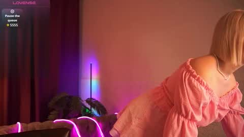  Amelia  online show from November 28, 4:15 am