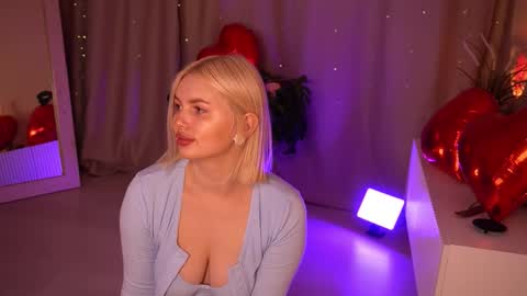  Amelia  online show from February 13, 5:14 am