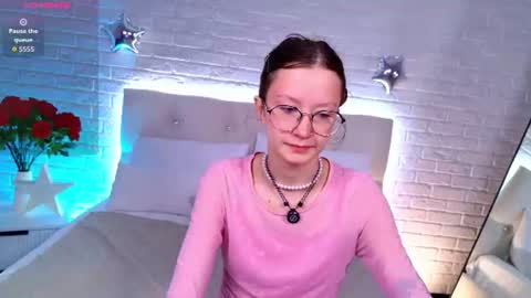 Amelie  online show from June 9, 3:29 am