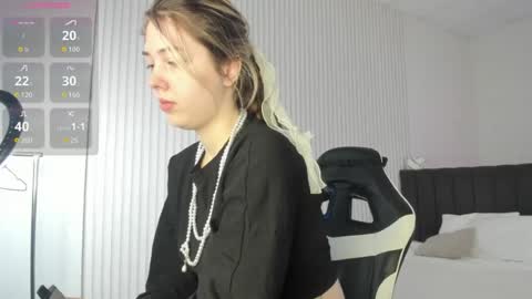 Snapshot of ameliia_castro chatting on June 26, 3:22 am Ameliia castro online show from June 26, 3:22 am