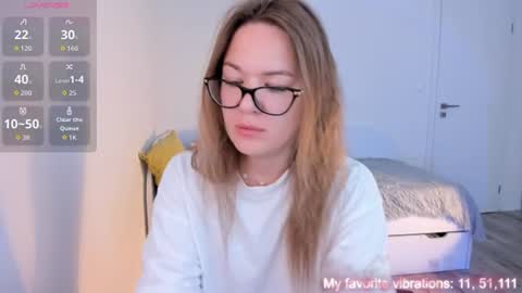 Snapshot of ami_amour_ chatting on July 17, 11:06 am Hi-hi I am Kate welcome to my sexy room online show from July 17, 11:06 am