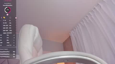 Snapshot of ami_sweet_18 chatting on July 2, 12:21 am Ami online show from July 2, 12:21 am