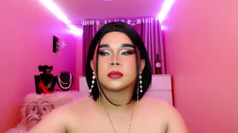 Queen Mireska online show from February 3, 5:35 pm