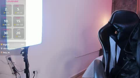 Amiee online show from April 19, 6:10 pm