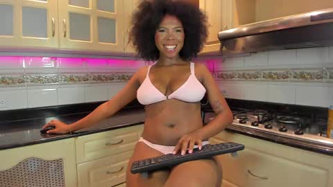 Snapshot of amirajones chatting on May 30, 8:17 pm amirajones online show from May 30, 8:17 pm