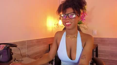 Snapshot of amirajones chatting on June 19, 8:45 pm amirajones online show from June 19, 8:45 pm