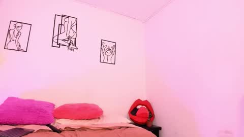 Snapshot of amisi_ari chatting on December 19, 5:42 pm hi guys im ariani ill be off till december 1st for vacation if u want u can add me on snapchat by bio and talk or play there online show from December 19, 5:42 pm