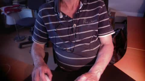 Snapshot of amor2200 chatting on July 1, 7:24 pm Amor2200 online show from July 1, 7:24 pm