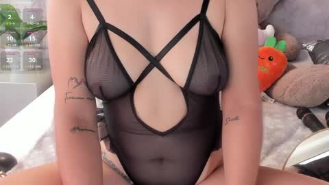 amora online show from May 1, 3:38 pm