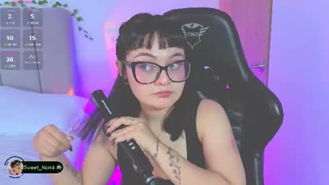 Hello I am Allison Welcome to my room and let is  have a good time together whith me online show from August 4, 9:39 pm