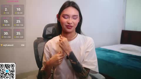 Snapshot of amy_peachy chatting on May 23, 3:45 am Amy online show from May 23, 3:45 am