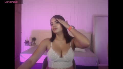 amyjohnsonn online show from April 25, 5:43 am