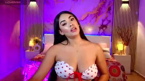 amyjohnsonn online show from June 18, 6:02 am