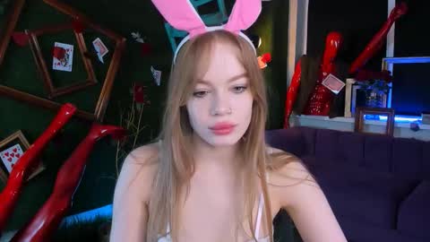 Snapshot of amynox chatting on March 1, 9:11 am Amy online show from March 1, 9:11 am