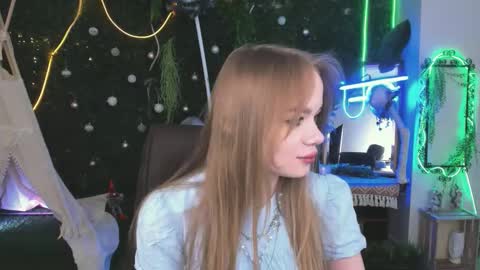 Snapshot of amynox chatting on March 4, 5:35 am Amy online show from March 4, 5:35 am