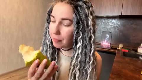 Amy online show from March 3, 8:09 am