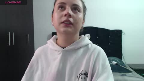 Snapshot of ana_arms_ chatting on February 25, 2:05 pm ana_arms_ online show from February 25, 2:05 pm