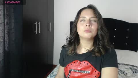 Snapshot of ana_arms_ chatting on June 2, 6:32 pm ana_arms_ online show from June 2, 6:32 pm