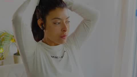 anabelcurvy online show from April 15, 9:05 am