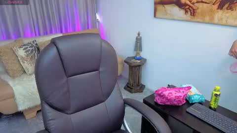 Snapshot of anahi_estrada chatting on June 24, 11:53 am Anahi online show from June 24, 11:53 am