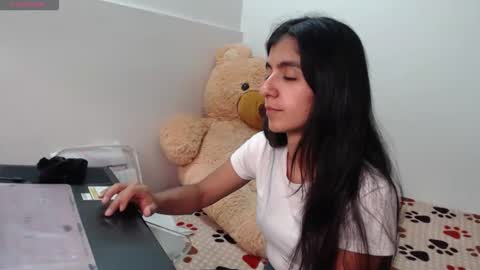 Anahi Browns online show from March 5, 8:27 pm