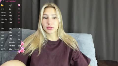 Snapshot of and1sa chatting on October 27, 8:40 am Andisa online show from October 27, 8:40 am