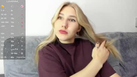 Snapshot of and1sa chatting on December 17, 11:38 am Andisa online show from December 17, 11:38 am