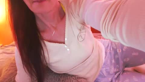 Andra online show from February 22, 2:04 pm