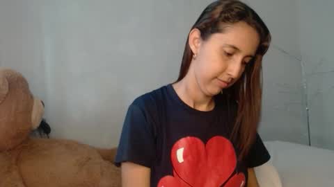 A l e online show from March 21, 9:18 pm