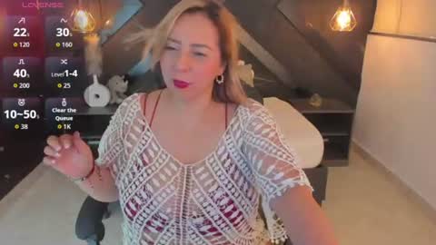 Snapshot of andre_soto_ chatting on July 8, 1:54 am A N D R E online show from July 8, 1:54 am
