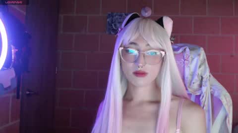 Snapshot of andrea_camila chatting on April 29, 6:14 pm Andrea online show from April 29, 6:14 pm