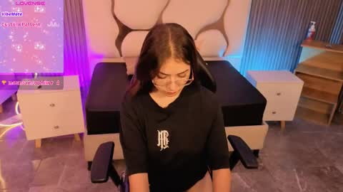 andrea_tay1 online show from June 8, 11:21 am