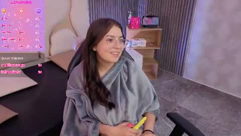 andrea_tay1 online show from June 11, 11:47 pm