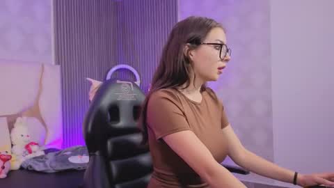 andrea_tay1 online show from July 8, 7:07 pm