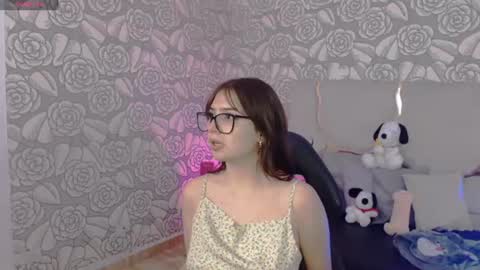 andrea_tay1 online show from August 7, 11:56 am